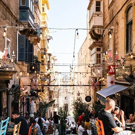 Florette 1br W Stunning Lounge Terrace By Arco Collection Apartment