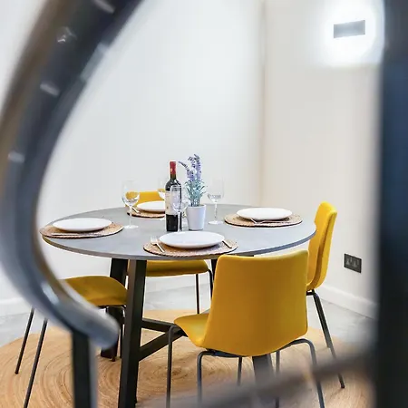 Florette 1br W Stunning Lounge Terrace By Arco Collection Apartment