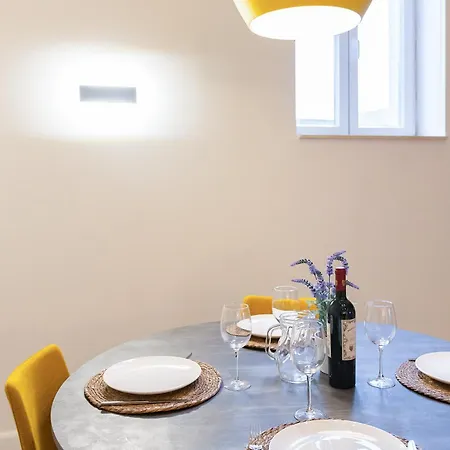 Florette 1br W Stunning Lounge Terrace By Arco Collection Apartment