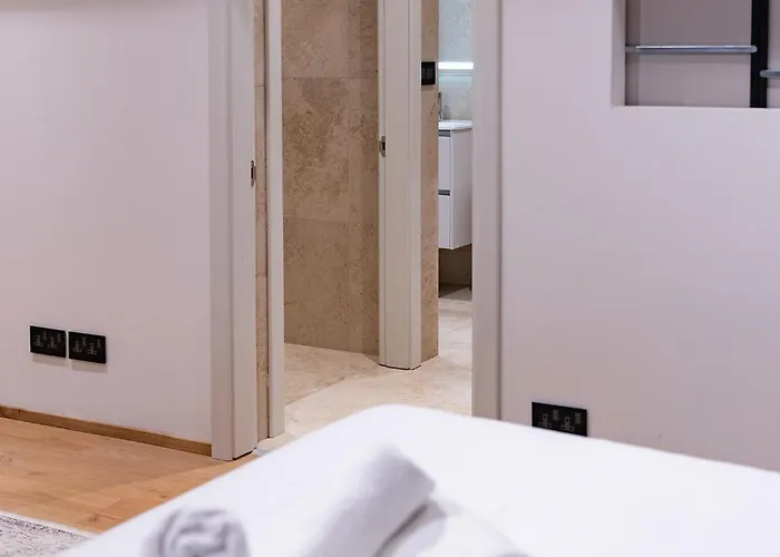 Апартаменты Florette 1br W Stunning Lounge Terrace By Arco Collection *