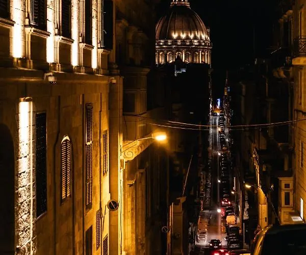 Florette 1br W Stunning Lounge Terrace By Arco Collection Apartment