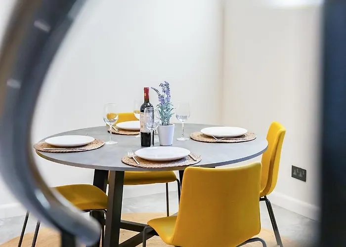 Florette 1br W Stunning Lounge Terrace By Arco Collection Apartment