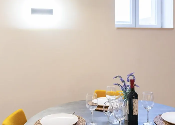 Florette 1br W Stunning Lounge Terrace By Arco Collection Apartment